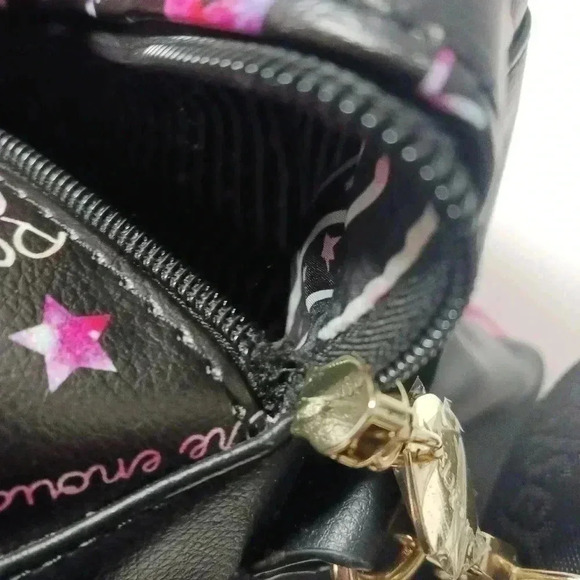 Betsy Johnson Duffel Bag RARE Needs Zipper - Picture 5 of 13